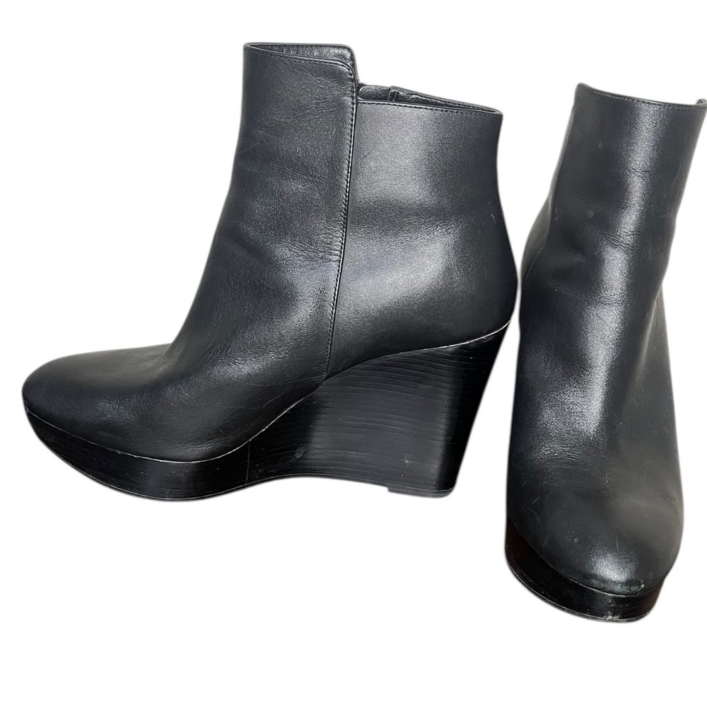 Michael Kors Clara Black Leather Wedge Ankle Boots Booties Gold Zipper Women's 8 - Picture 3 of 9